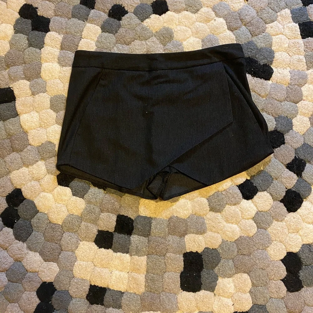 Express Pinstripe Black Envelope Skort - Picture 2 of 3